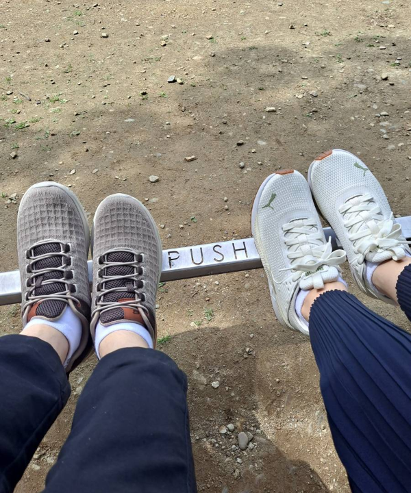 그네에서 사진찍은 신발