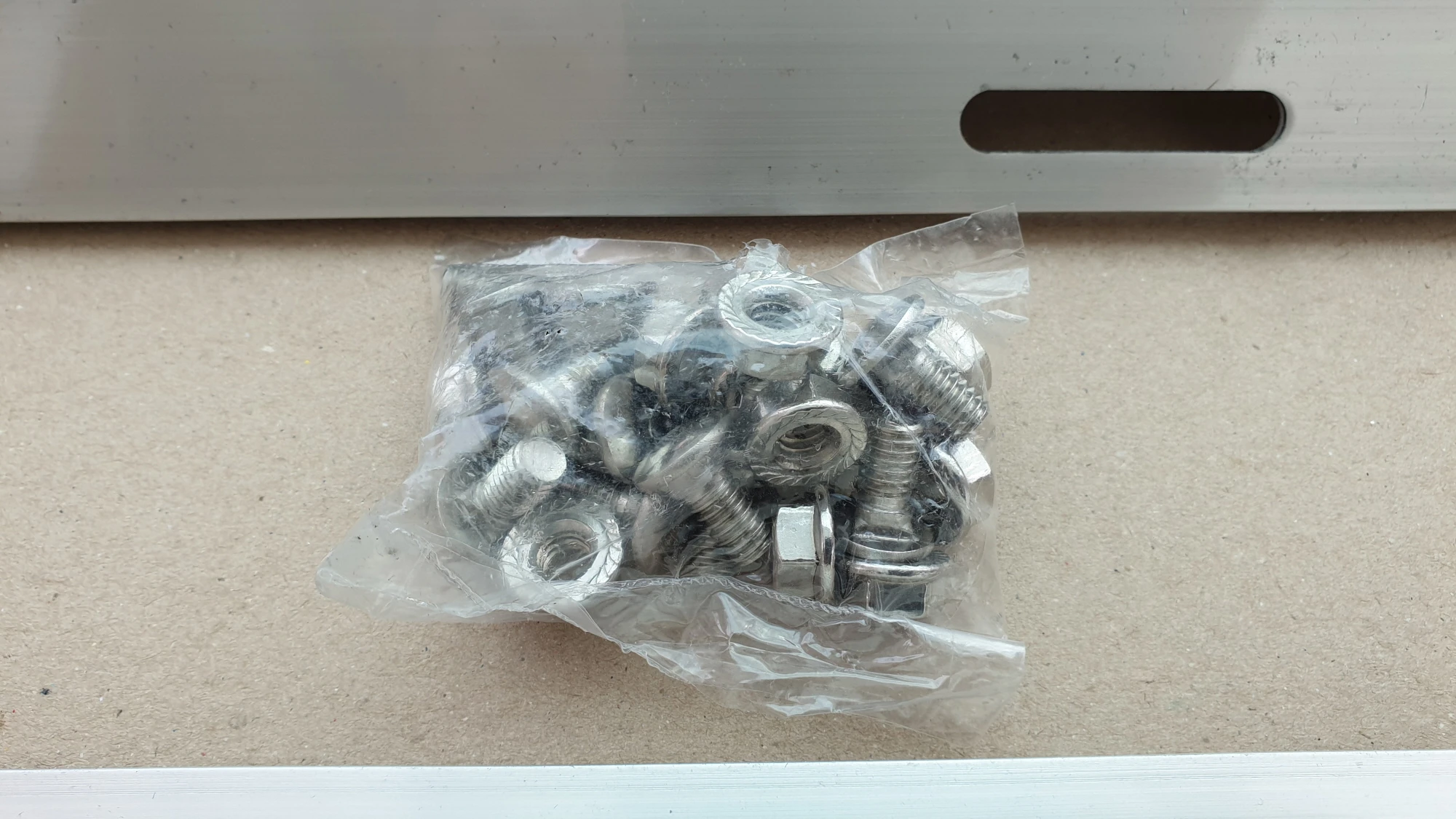 거치대 조립 볼트