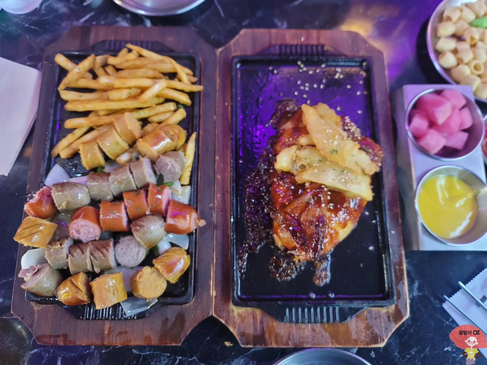 방이점-구도로통닭집-불가마통닭-반마리와-소시지-감자튀김-사진