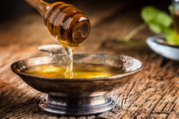 숙취 해소법 원인 및 증상에 대해 알아봤습니다. 몸에 안 좋은 거 알면서도 항상 찾게 되는 게 술인 거 같습니다. 