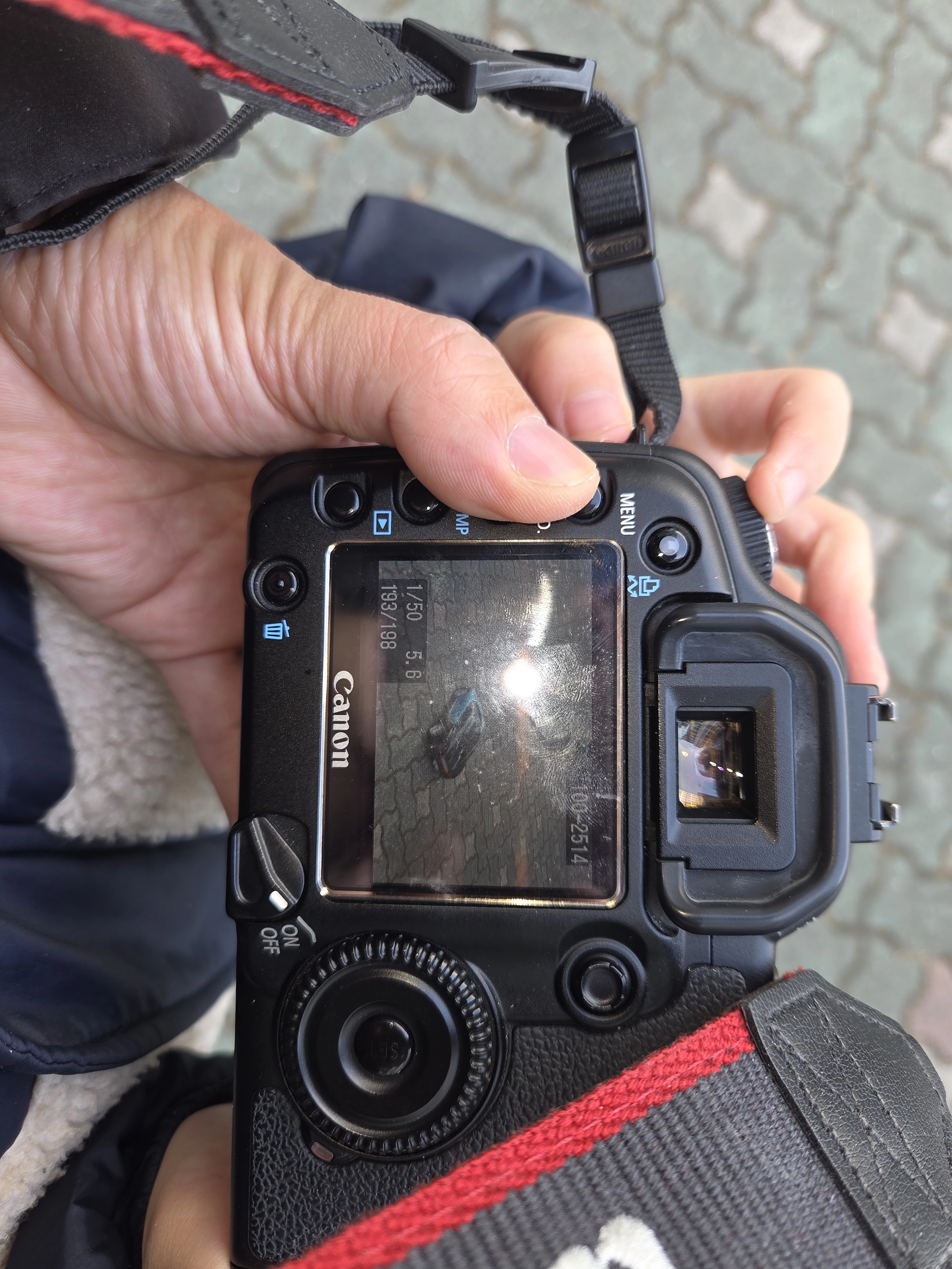 Canon EOS 30D가 ‘누가 쓰는가’보다 ‘어디에 놓이는가’를 보여준 날