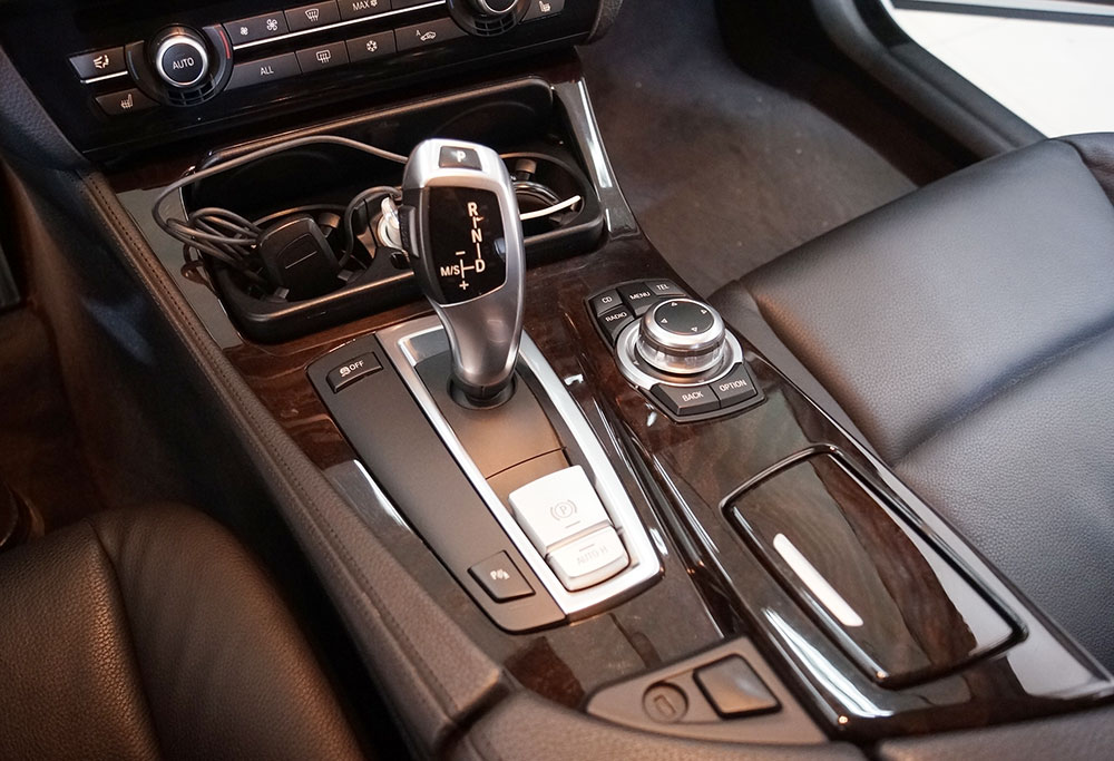 대구 bmw 5시리즈 f10 실내랩핑 시공 전 기어패널
