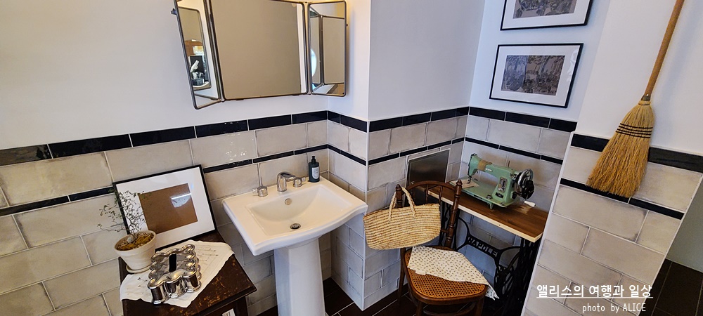 부산 광안 카페, 스누피 핫 케이크에 딸기라테 - 유럽 가정집 같이 따뜻한 분위기, 브런치 맛있는 카페