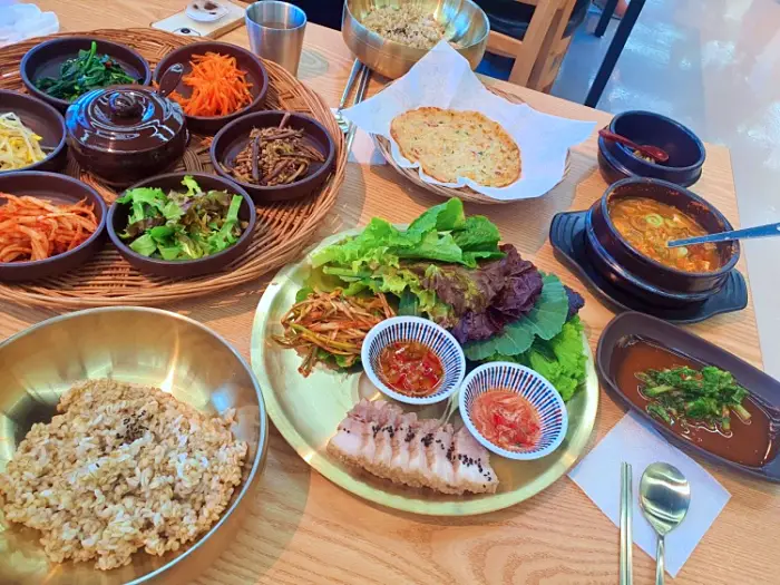 건강한 보리밥 한상차림 & 막걸리 셀프바 & 카페 무료 이용까지 보리밥 맛집 추천