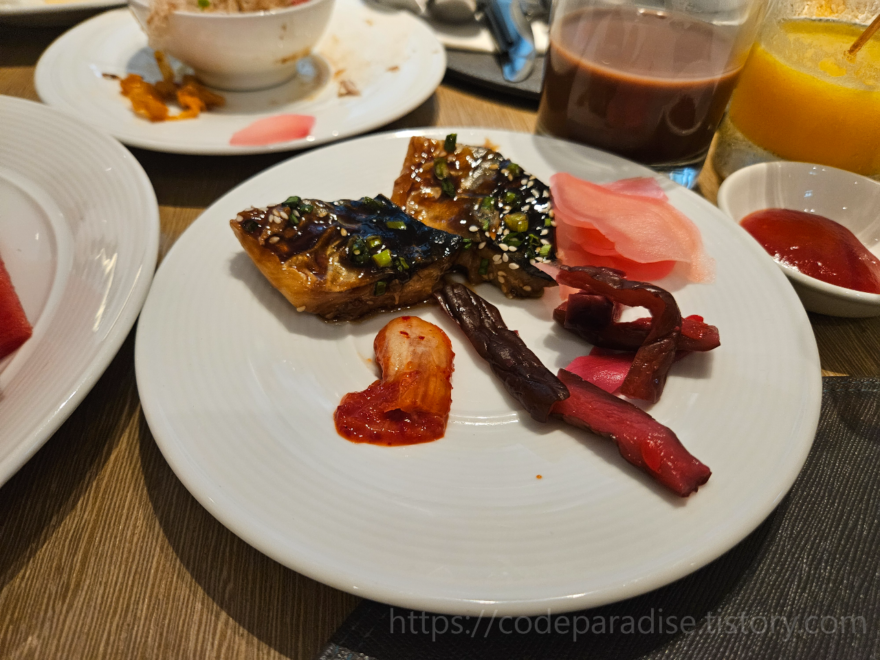 ํธํ
์ฌ์ง