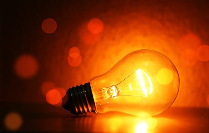 불이켜져있는-전구