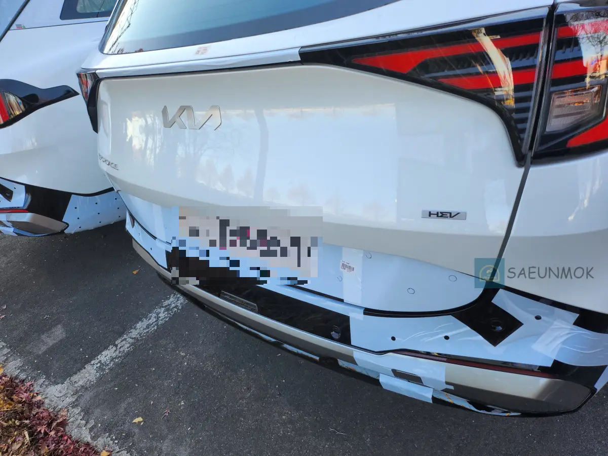 2025-스포티지-하이브리드-후면부