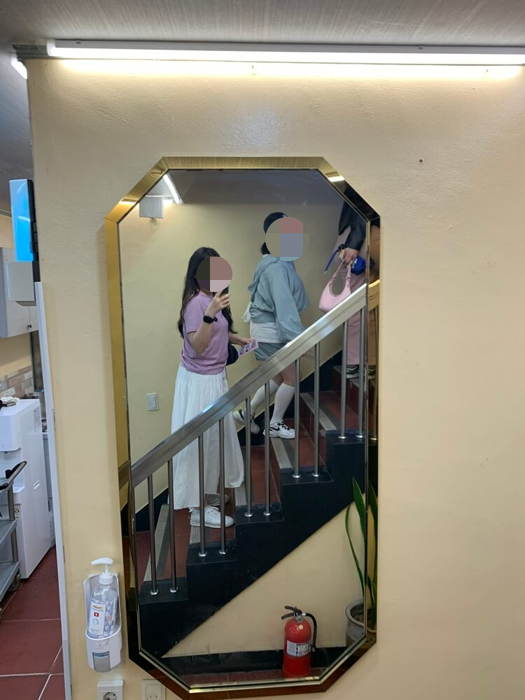 2층 올라가는 모습