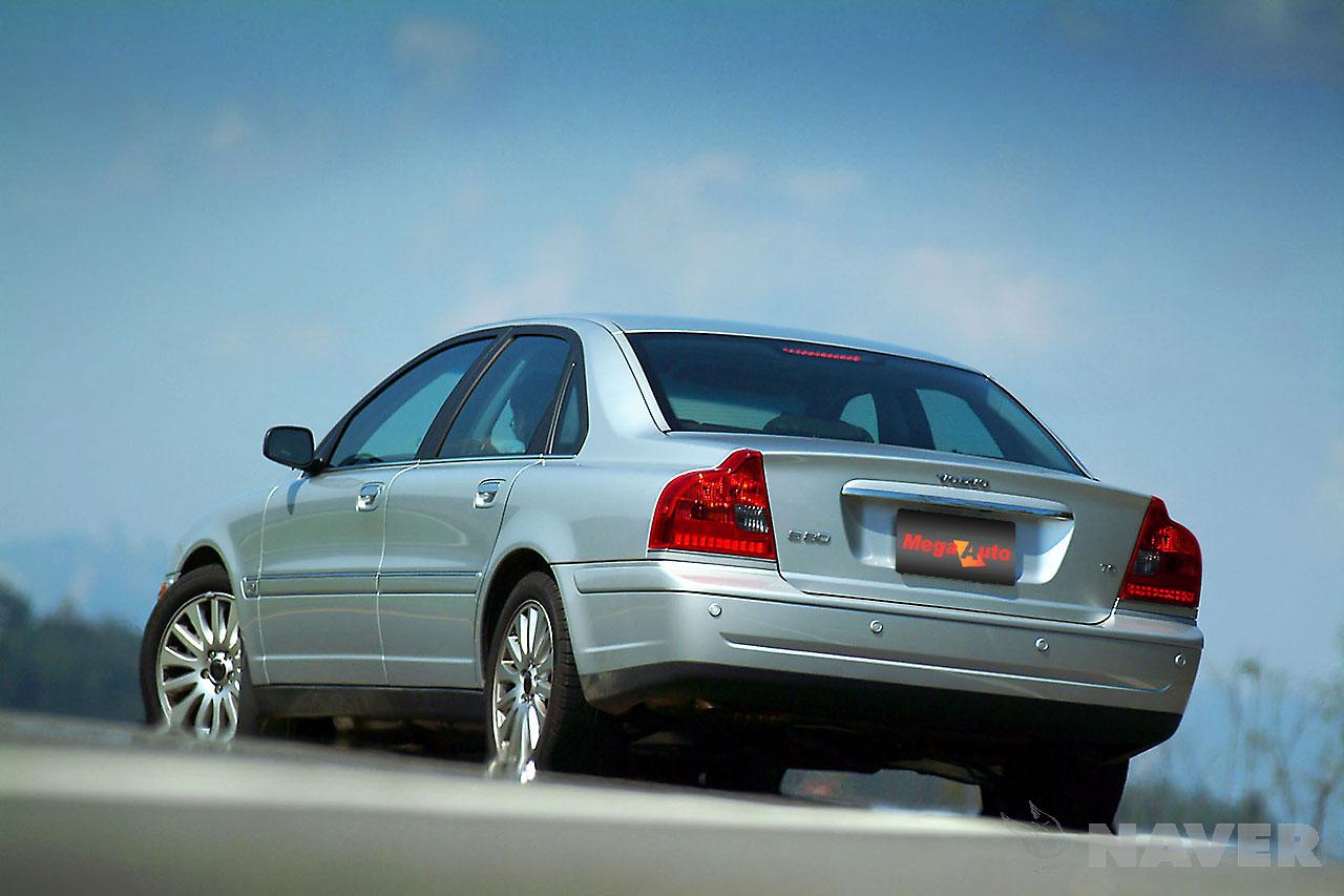2006년식 볼보 S80 후면 디자인