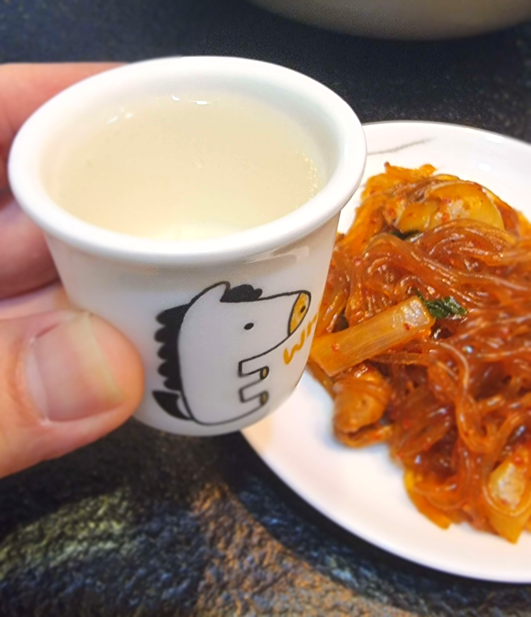 곱창볶음과 술잔