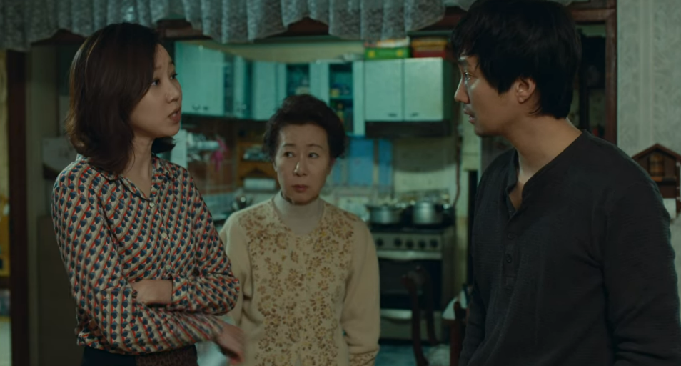 갈등을 겪는 세 남매