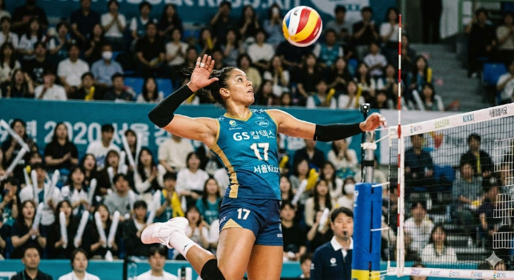 강력한 스파이크 서브를 넣고 있는 GS칼텍스 지젤 실바 선수