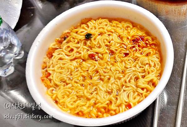 농심 김치 사발면 소컵 86g 오리지널 컵라면 조리 후