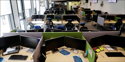 주4일제 나라 텅빈 사무실 이미지