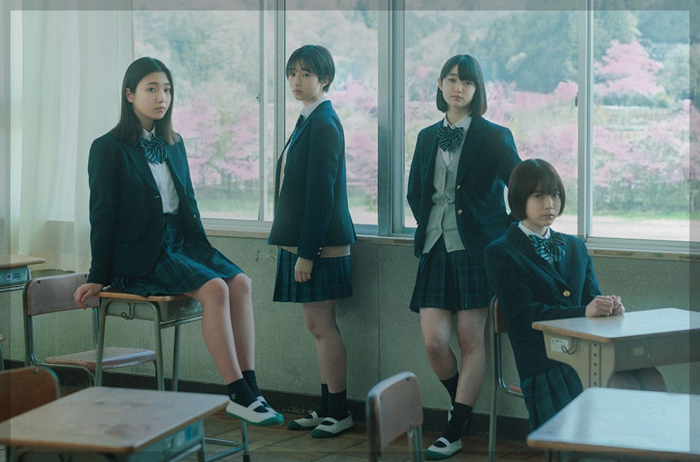 소녀는 졸업하지 않는다