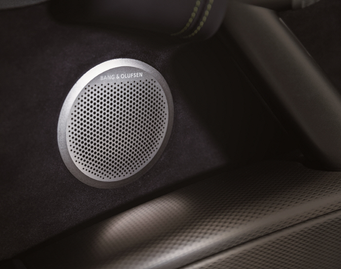 자동차 서라운드 사운드 시스템