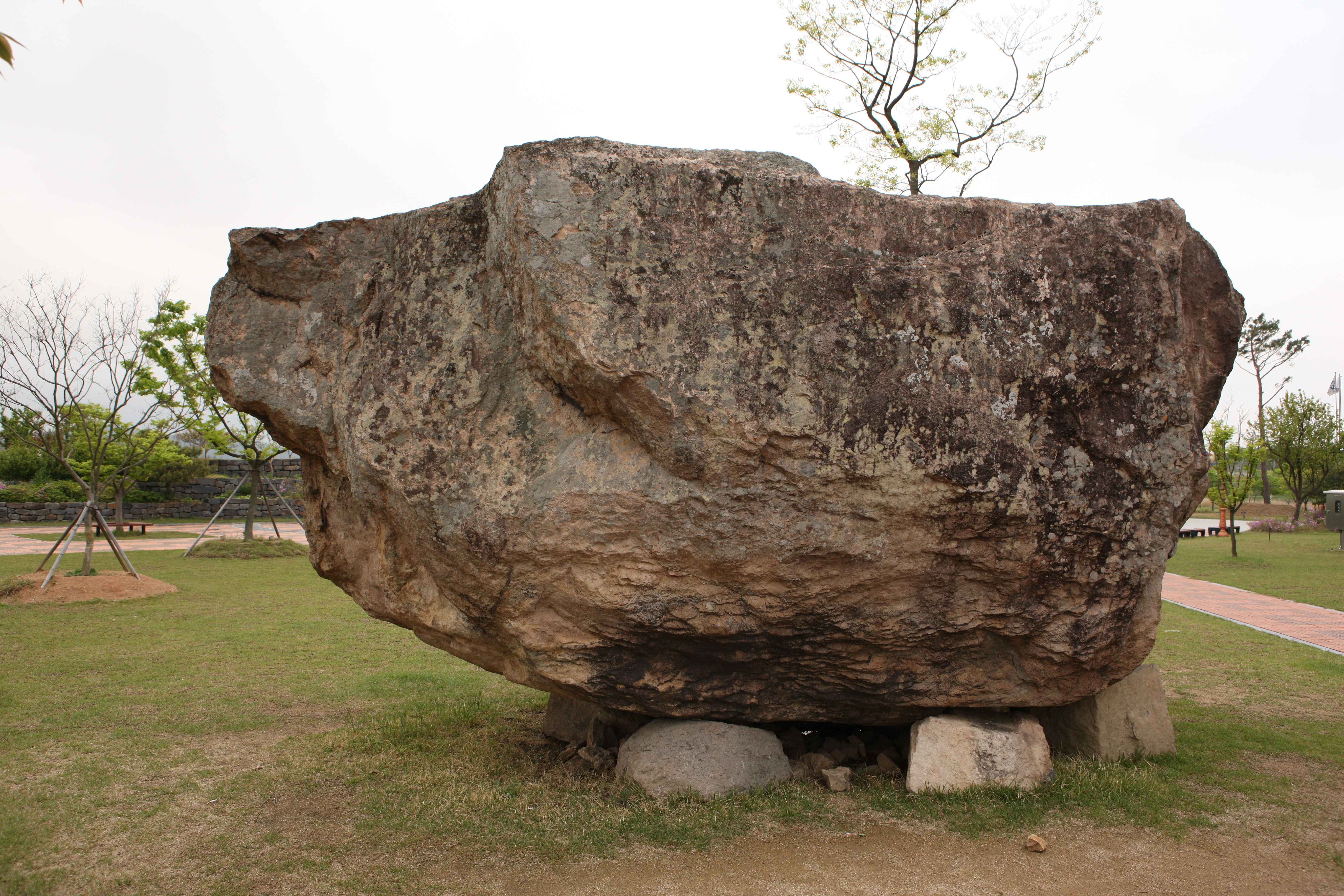 고창 고인돌 박물관 사진