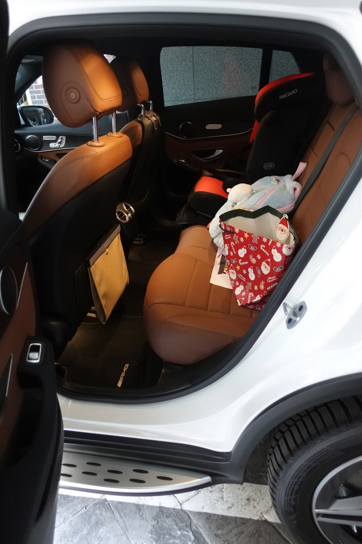 벤츠 GLC 300E 쿠페 실내디자인