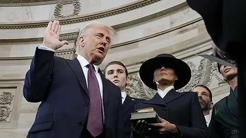 트럼프 취임식 - 선서장면