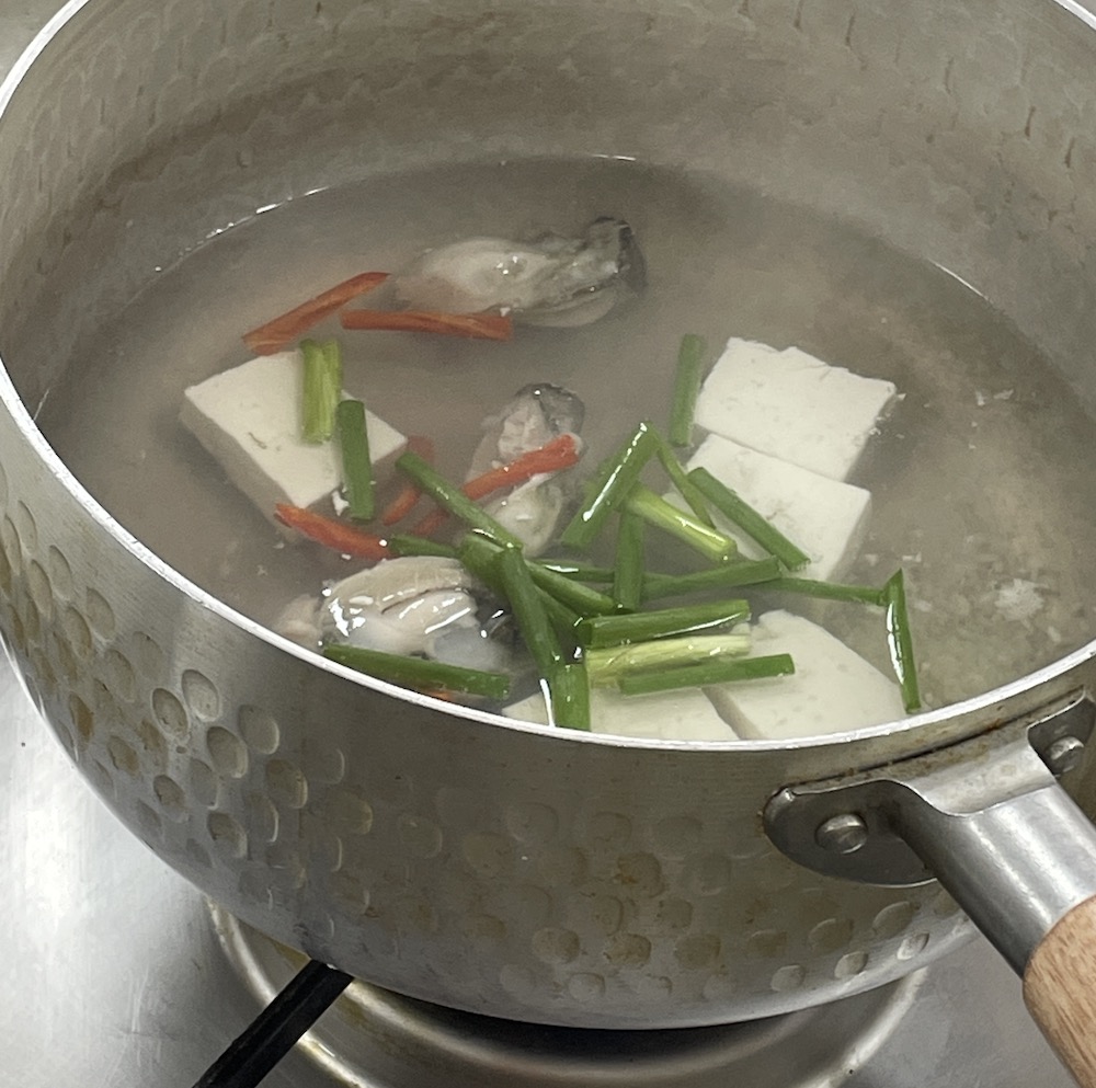 한식조리기능사 실기시험 준비 - 두부젓국찌개 - 실파&#44; 참기름 넣기