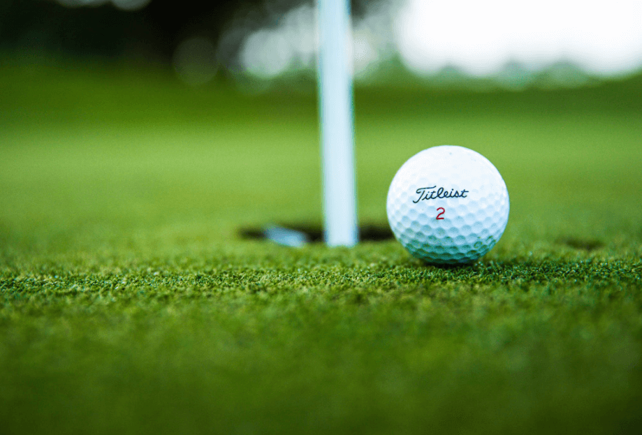 그린위의-골프공