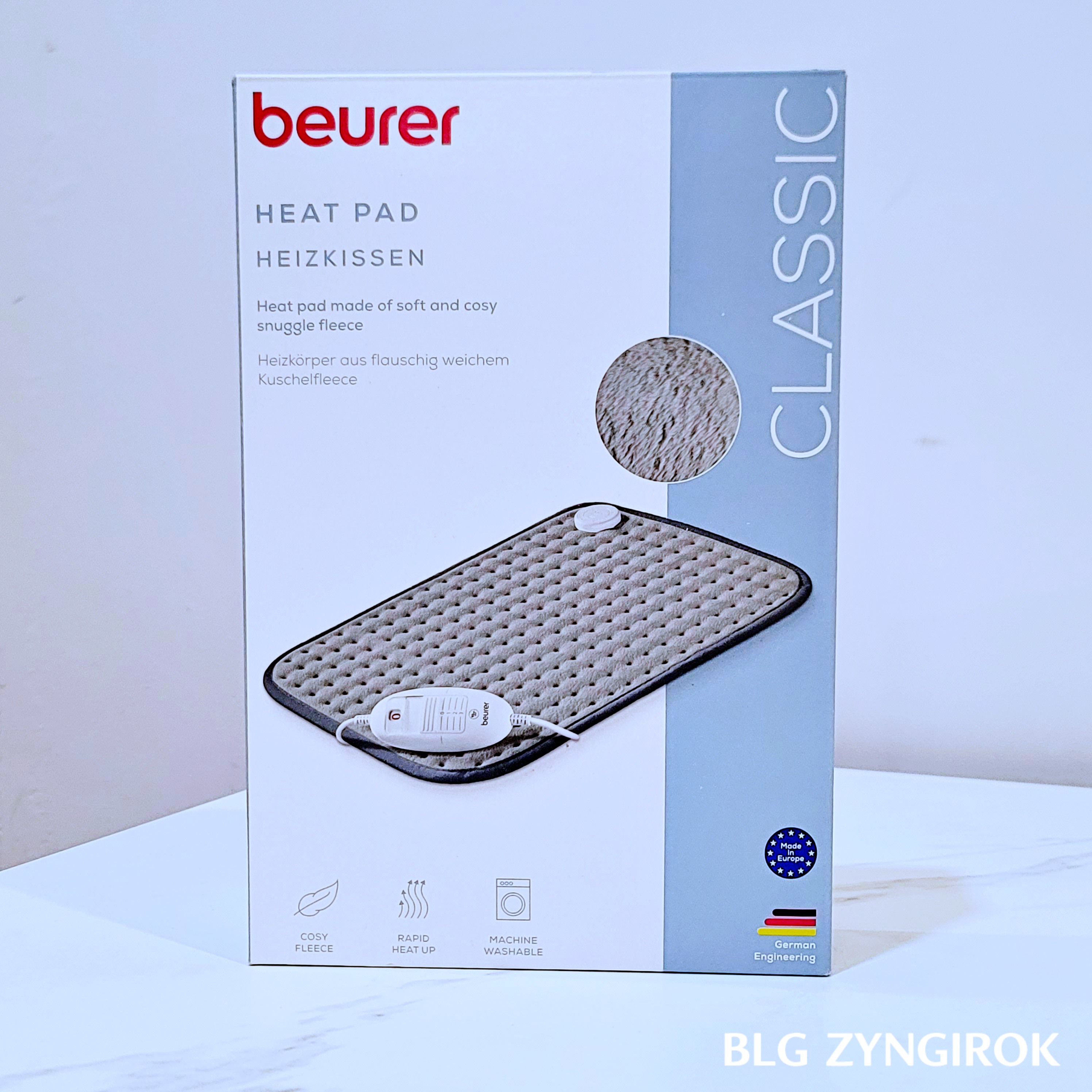 독일 Beurer 히트패드 상자가 테이블 위에 세워져 있다.