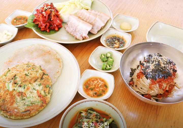 샘밭막국수-녹두전-편육-막국수-상차림