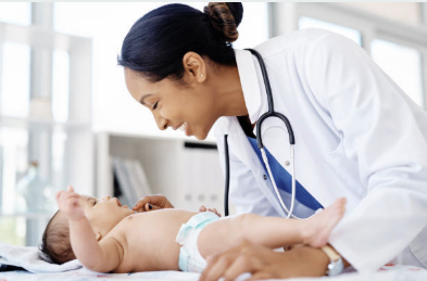 소아과 진료받는 아기