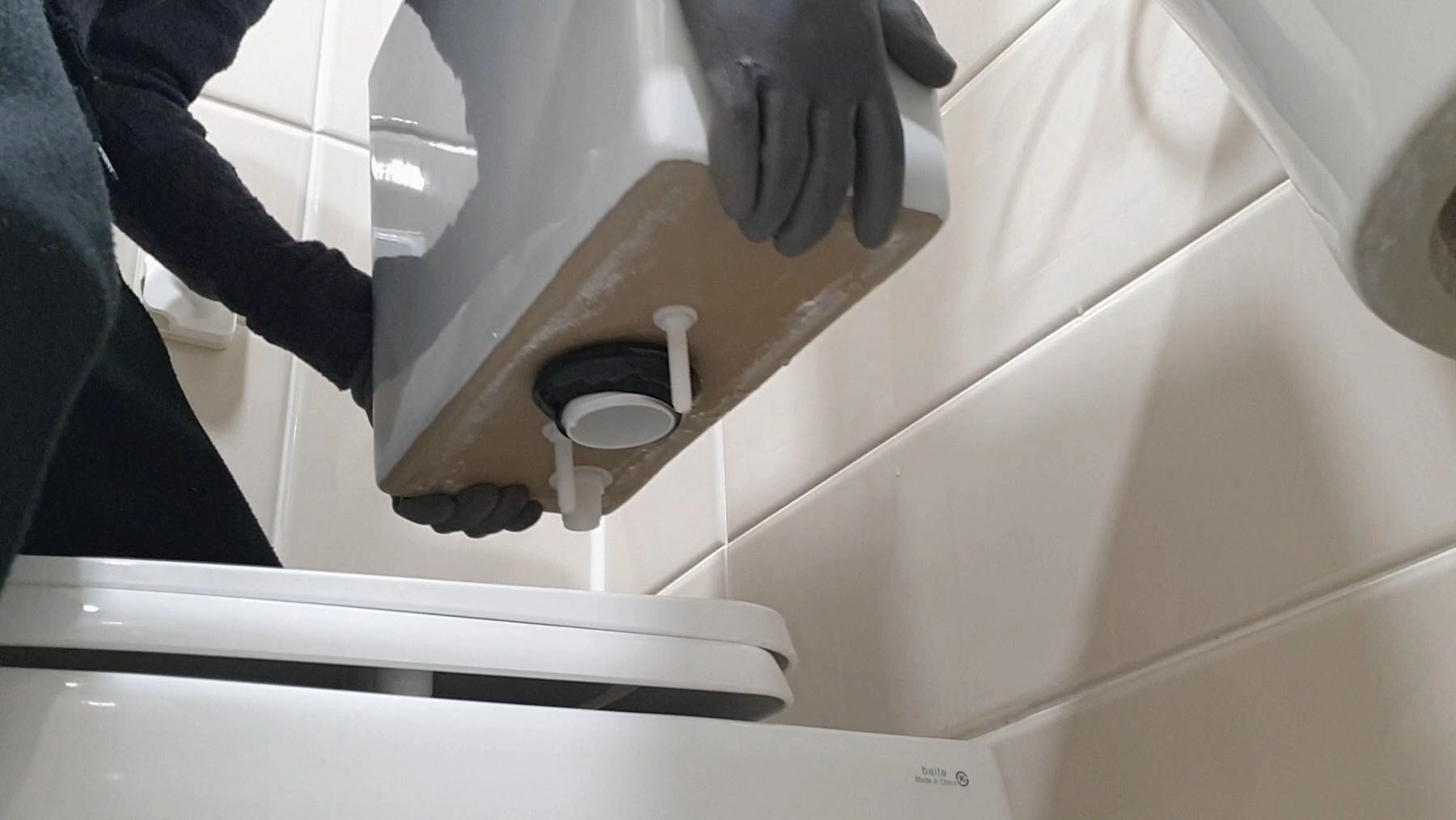 양변기 물탱크 분리 모습