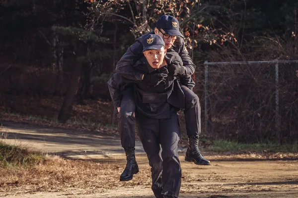 희열(강하늘)을 업고 등정한 기준(박서준)