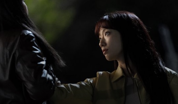 지옥에서 온 판사 강빛나 역의 박신혜