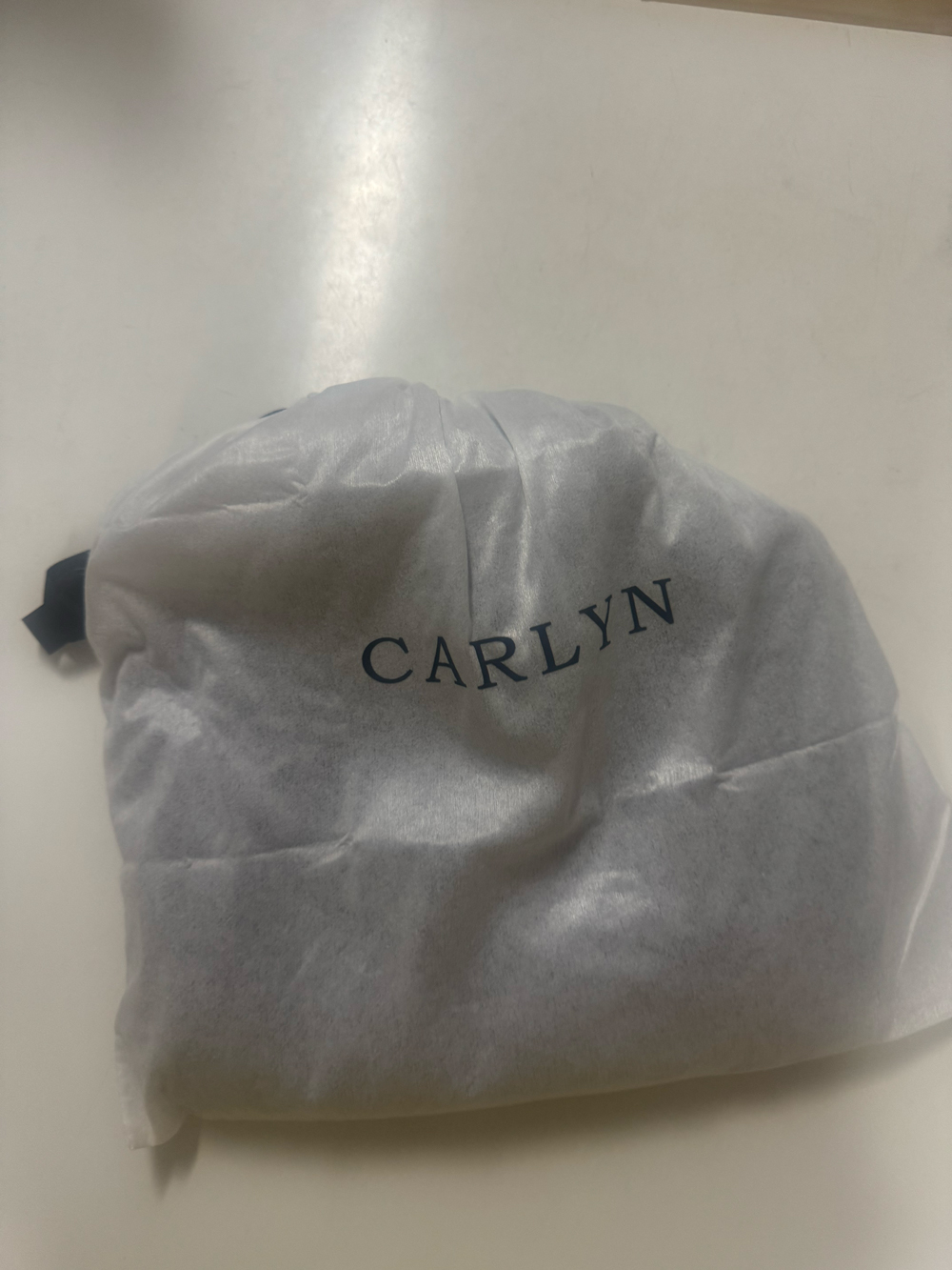 CARLYN 태블릿 가방