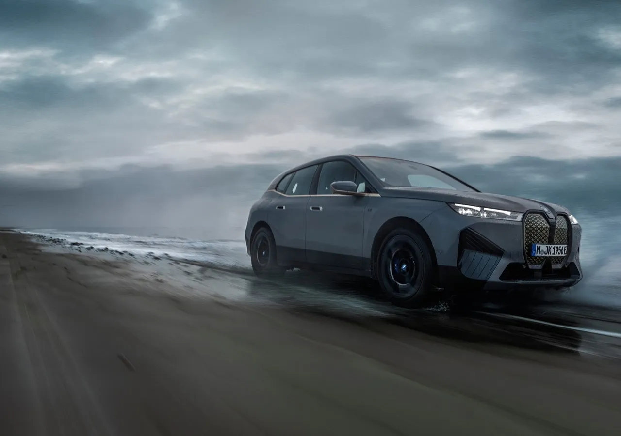 BMW IX M60 차량 이미지