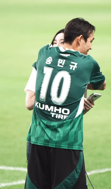 송민규 곽민선 커플│첫 만남에서 결혼까지 이어진 러브스토리