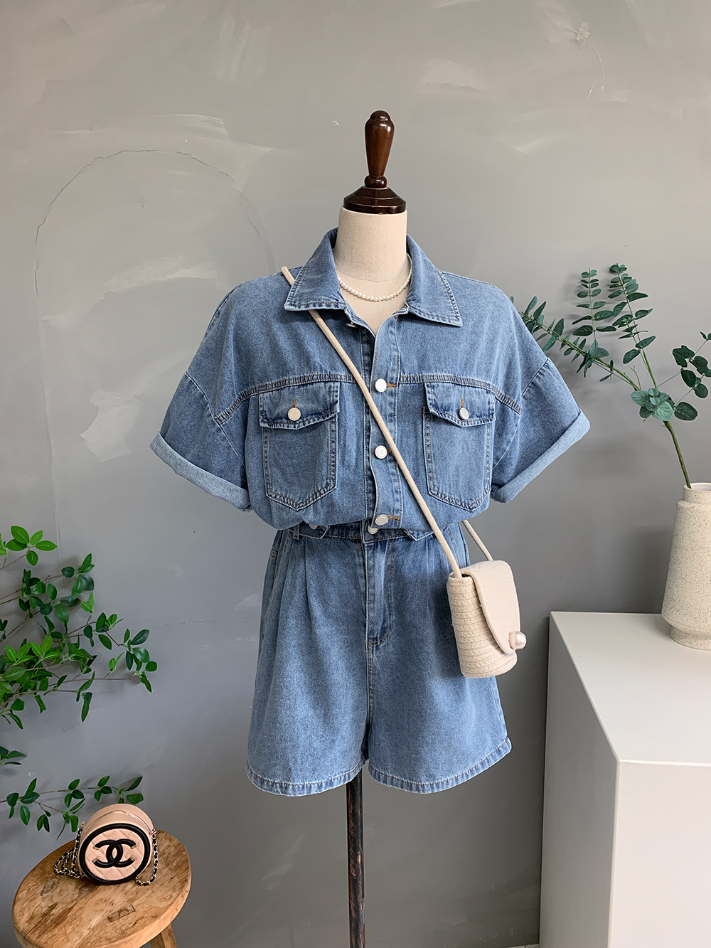 프킹 M~L 반팔 반바지 뒷셔링 데님 점프수트