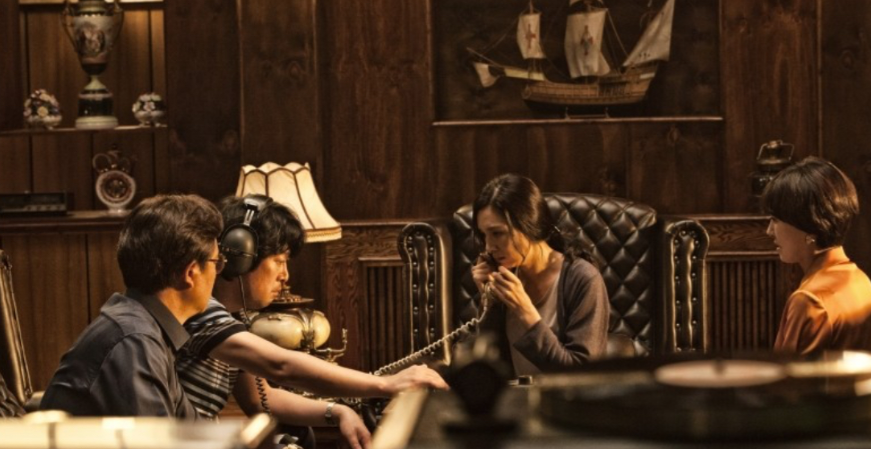 납치범과 통화하는 은주 엄마