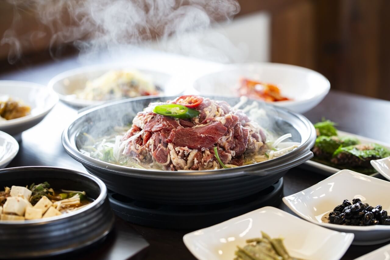 생방송투데이 3785회 우리 동네 홍(보)반장이 간다 APEC 성공 개최를 위해 홍반장이 간다, APEC 공식 숙소 소노캄 경주, APEC 2025 지정 음식점 고도벌한정식, APEC 회의 장소 경주화백컨벤션센터 (HICO)