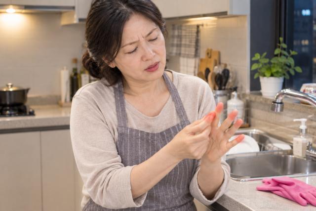 손가락 관절염 퇴행성 류마티스 구분 저녁 통증
