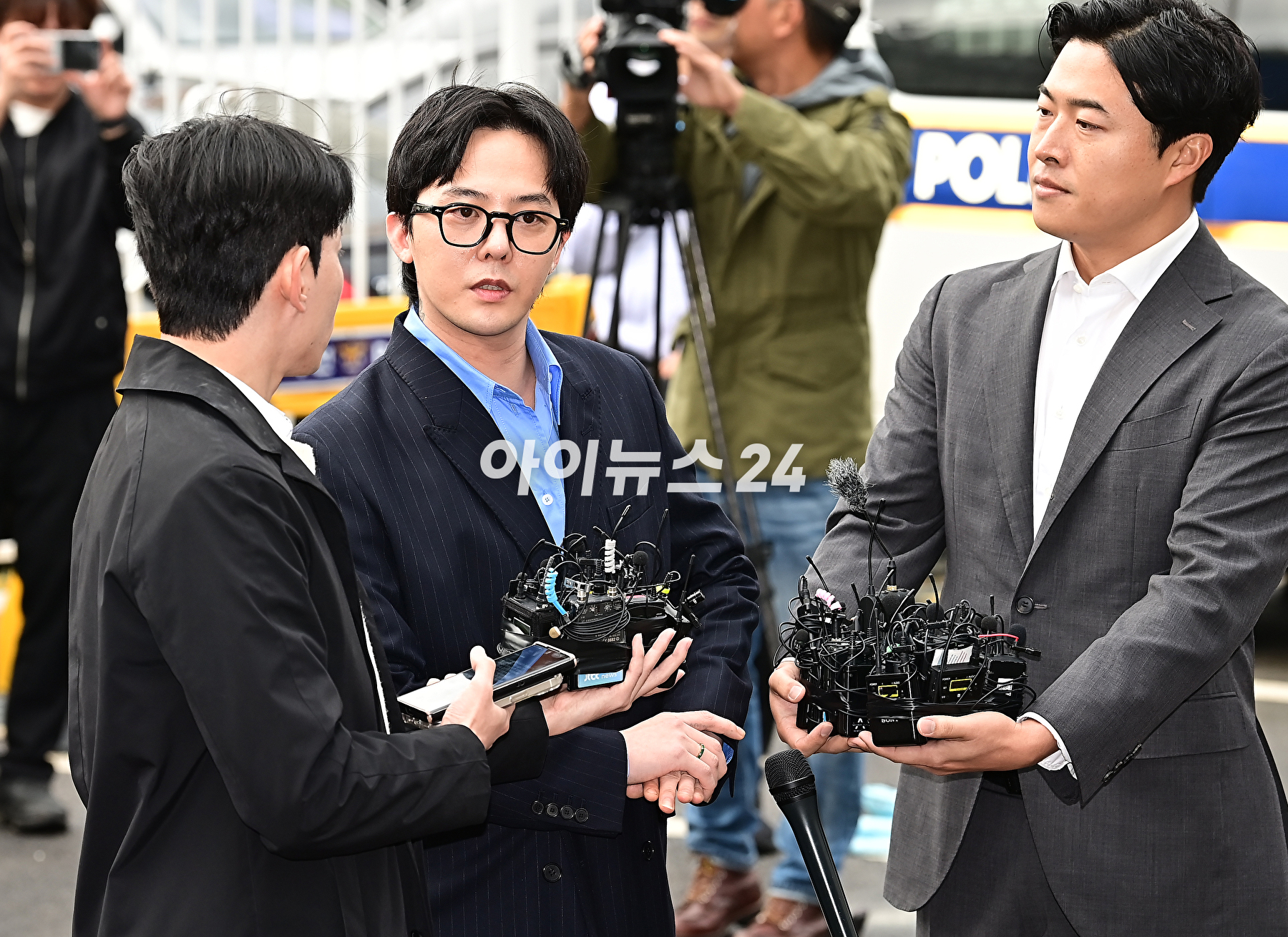 마약 투약 의혹을 받는 가수 지드래곤(GD, 권지용)이 6일 인천 남동구 논현경찰서에 출석하고 있다. [사진=곽영래 기자]