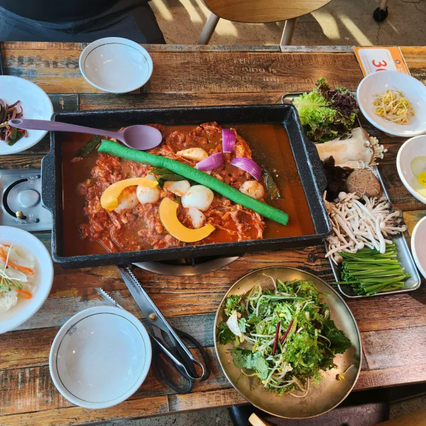 우와한 식당 오리주물럭 오리 버섯 부추