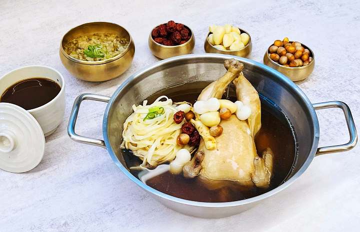 탕 하나에 4가지 맛 개성철렵국 개성 잔치 비빔밥 제육전 고수무침 종로 북촌 삼청동 맛집 추천 생방송투데이 먹킷리스트