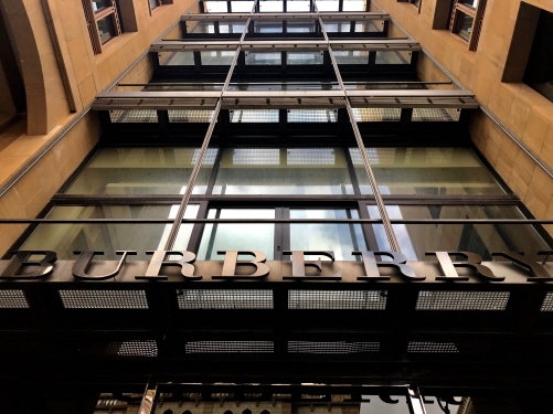 Burberry 매장