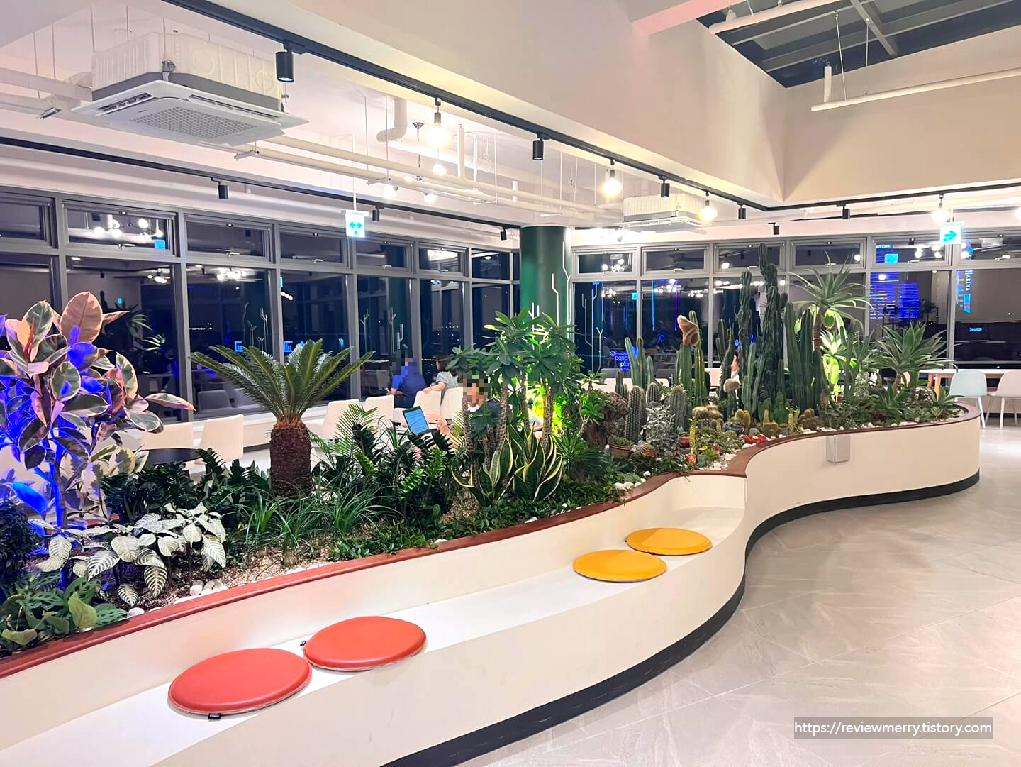 3층 중앙 식물
