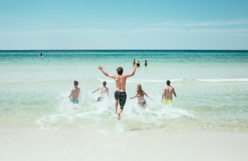 여름 휴가 준비 가이드: 항공권, 숙박, 여행 보험