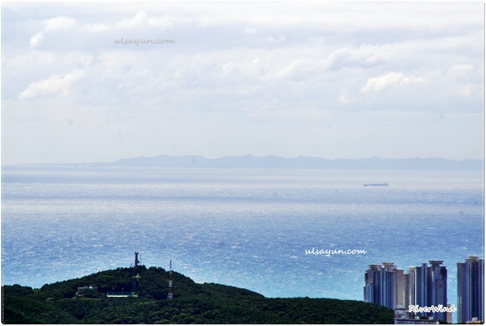 황령산에서 보는 대마도(對馬島)