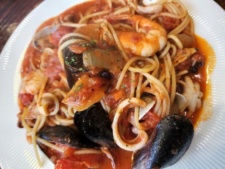 홍합, 새우, 쭈꾸미가 들어간 파스타