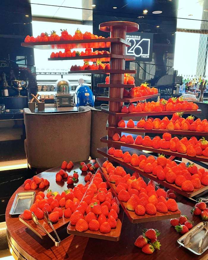 생방송투데이 용산 신용산 딸기 디저트 뷔페 맛집