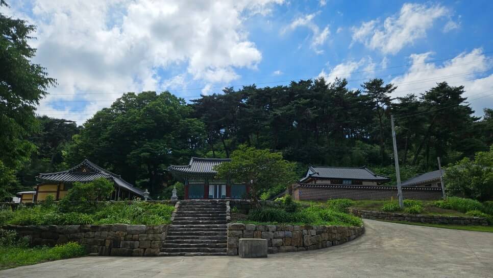 당진 신암사 : 보물 금동여래좌상과 고려의 숨결을 찾아서