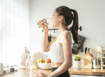 물 마시는 사람