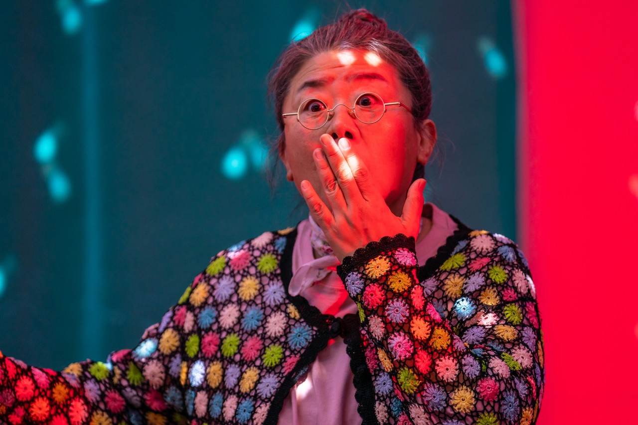 이정은 외할머니 역 스틸컷 장면